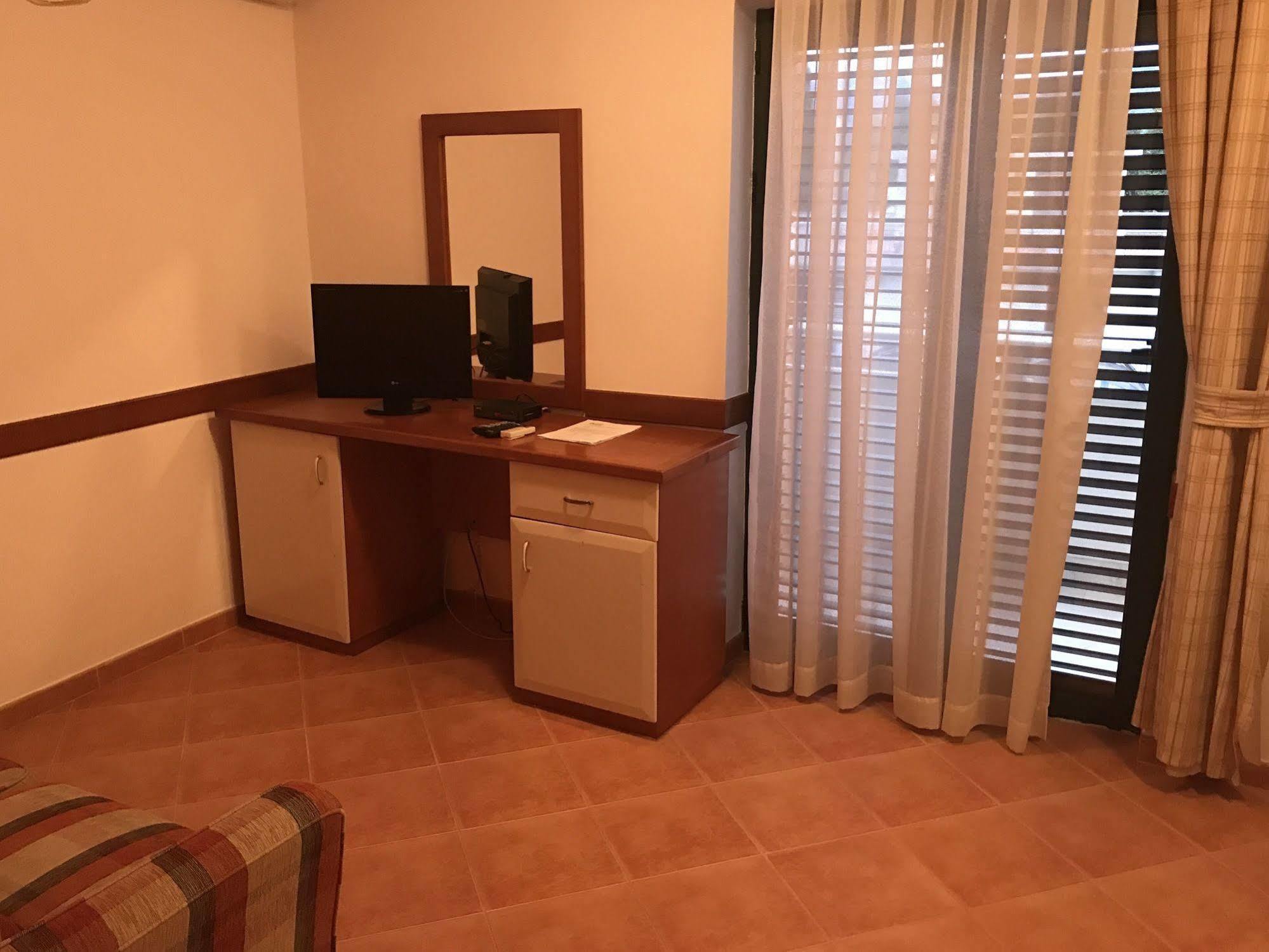 Boutique Hotel Villa Royal Tivat Extérieur photo