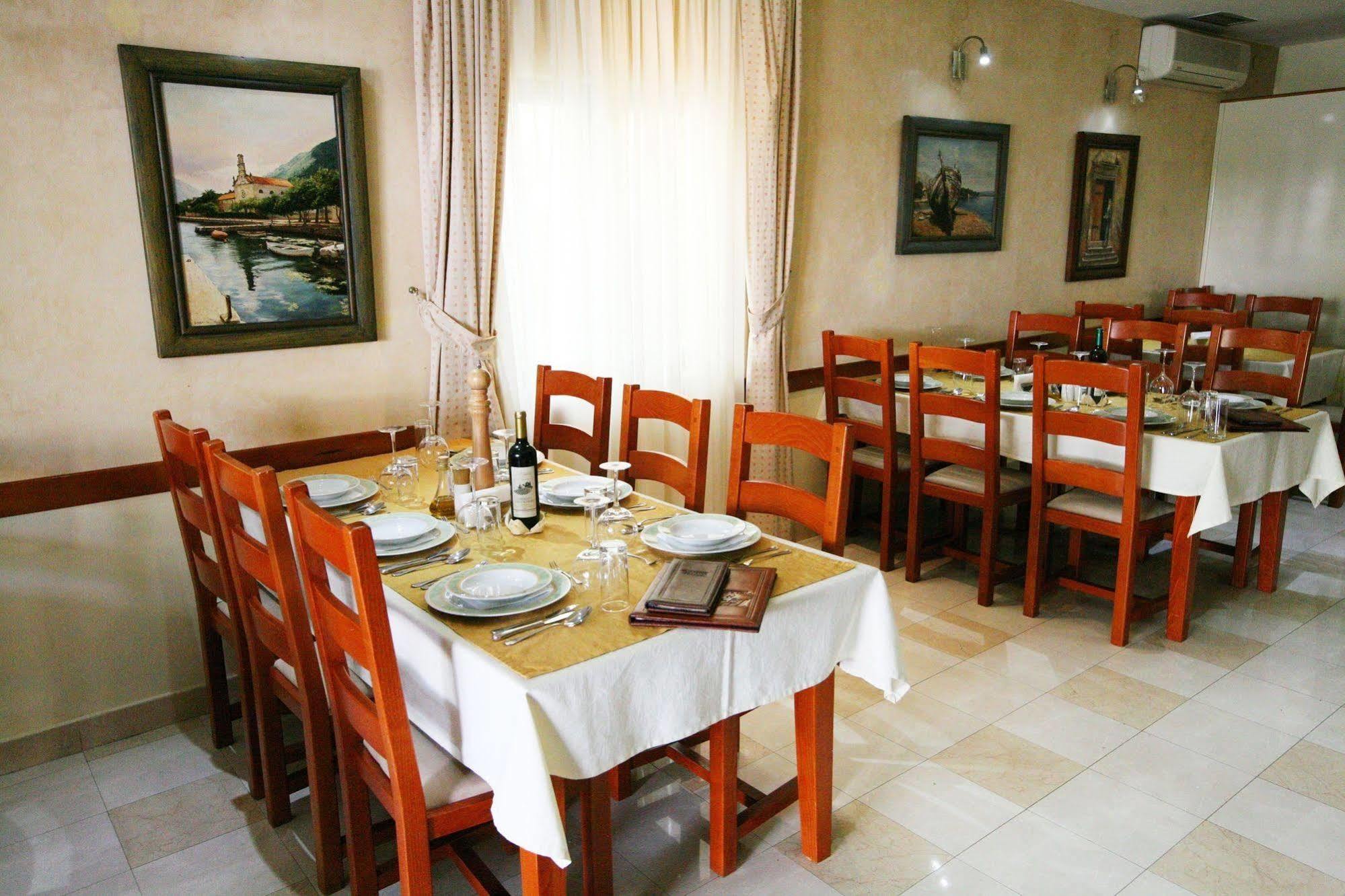 Boutique Hotel Villa Royal Tivat Extérieur photo